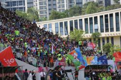 开云体育入口-热闹的女足决赛场上观众热情高涨的简单介绍