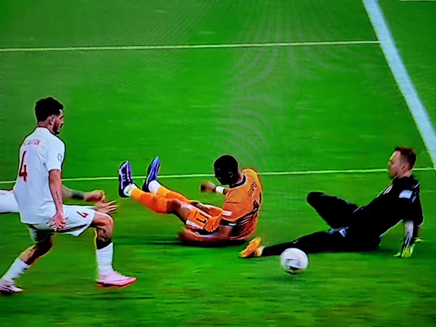 足球比赛中将有一场精彩对抗