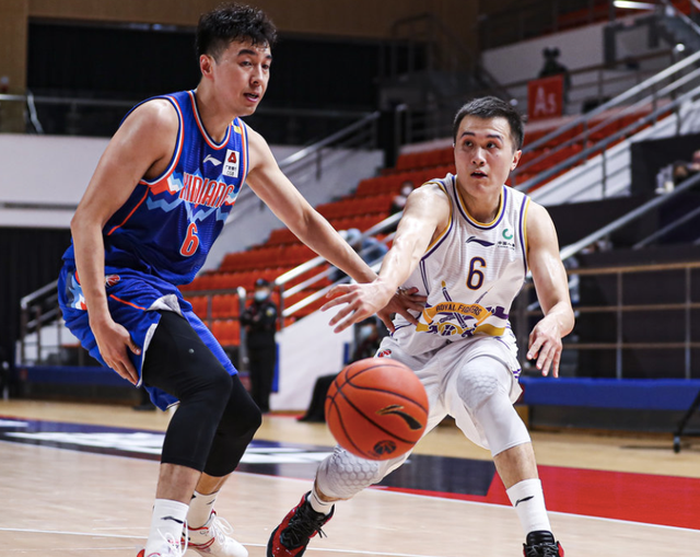 包含新疆队完胜热火，福克斯点燃赛场的词条